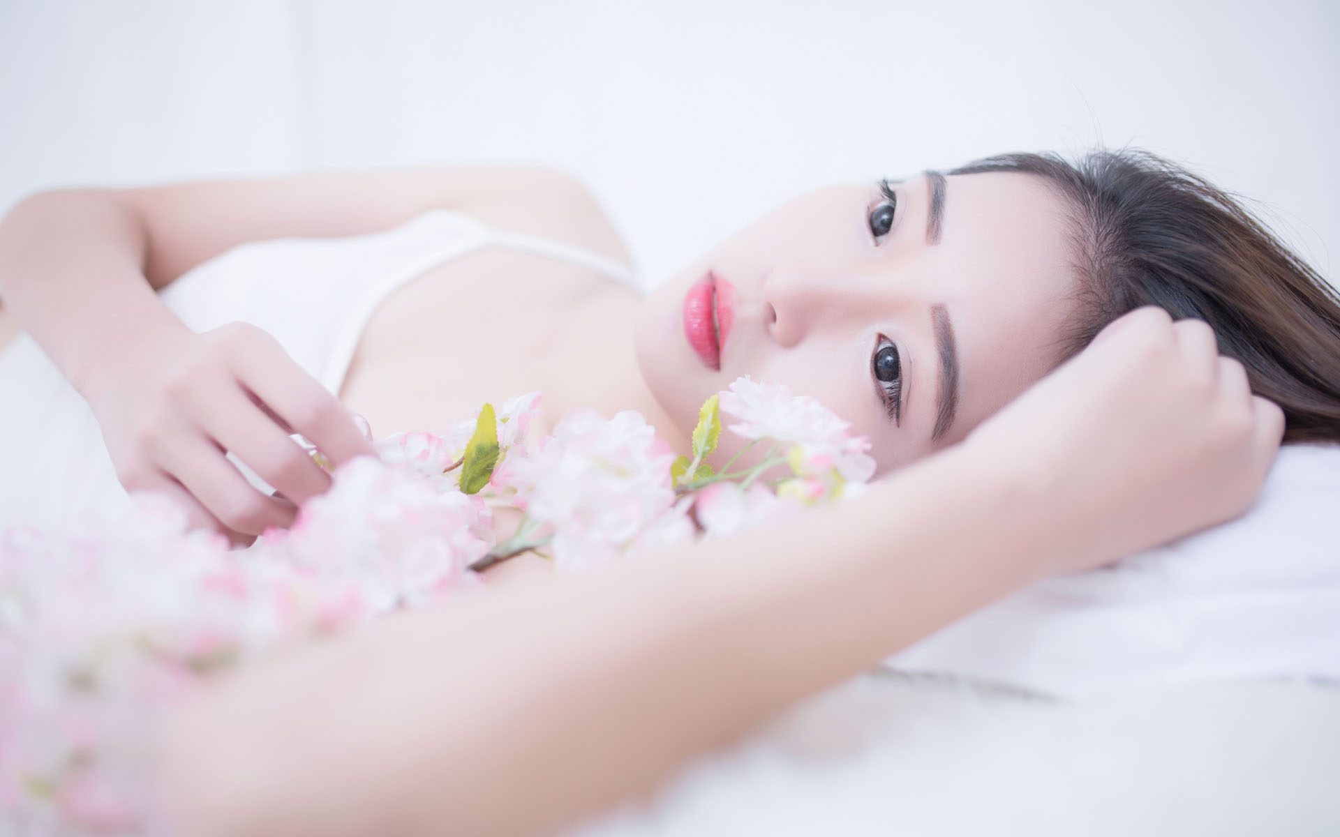 人民币汇率保持基本稳定有坚实基础